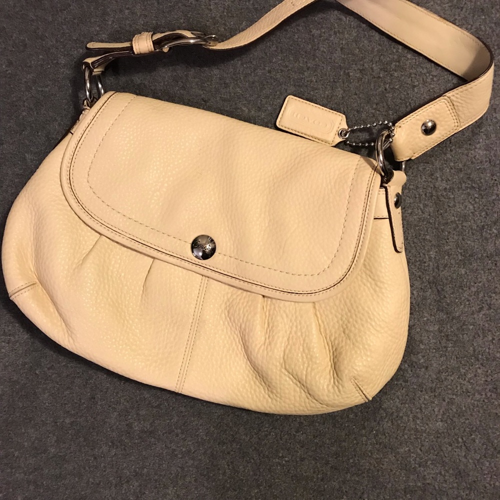 White|Coach| pocket